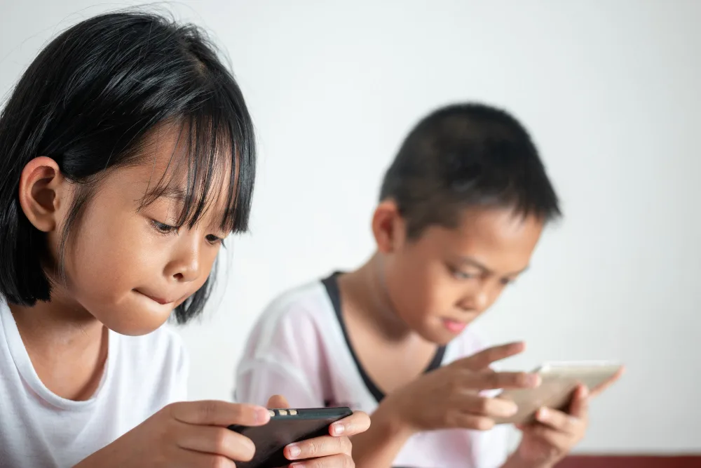PENGARUH MEDIA SOSIAL TERHADAP PERILAKU ANAK